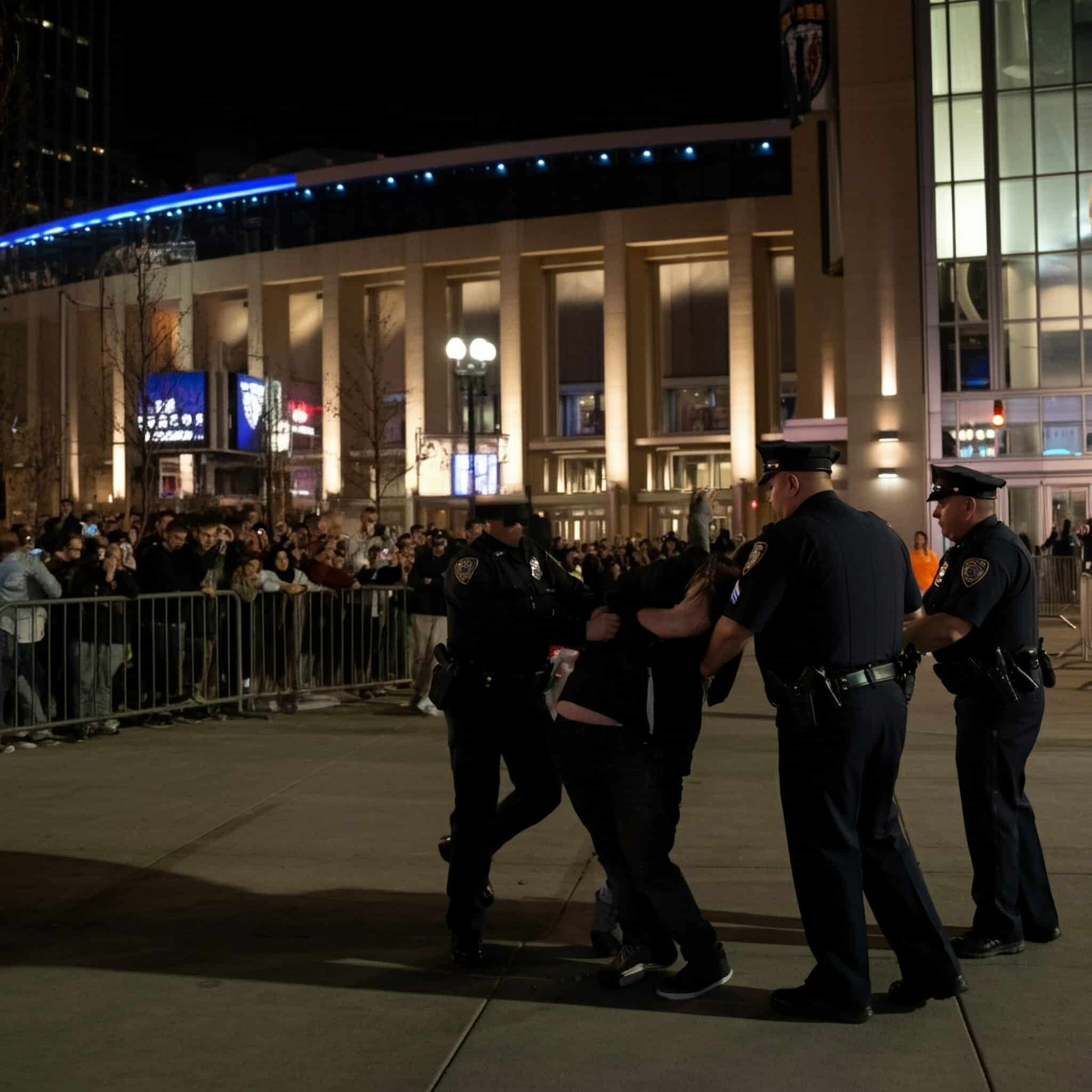 What to Do if You Get Arrested at the United Center?