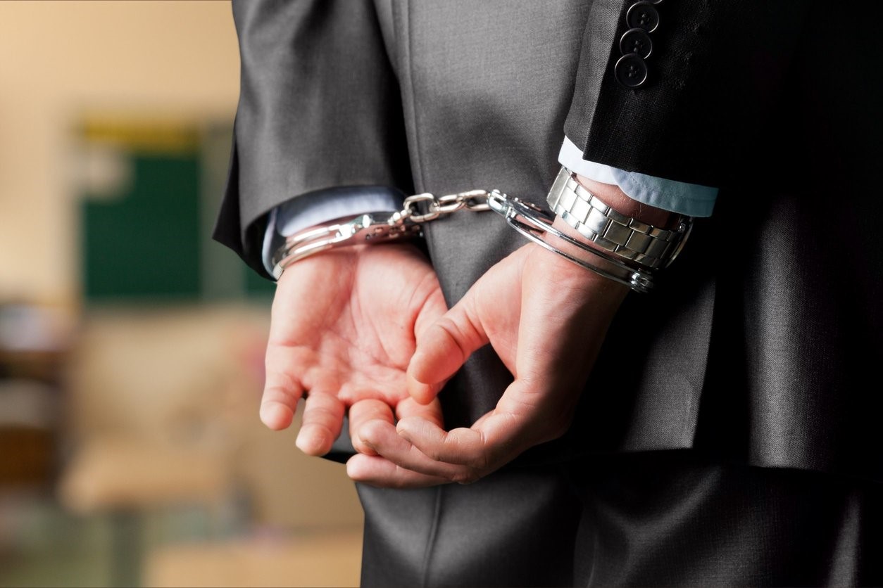 white collar crimes and a case White collar crime cases are usually investigated by federal agencies like the fbi and securities and exchange commission along with state-level agencies. white collar crimes and a case White collar crime cases are usually investigated by federal agencies like the fbi and securities and exchange commission along with state-level agencies.